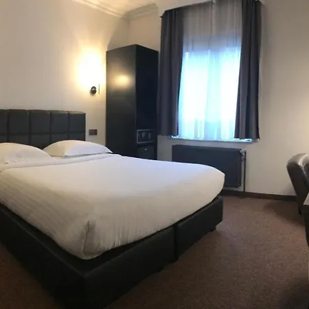 Hotel Chantecler 2*